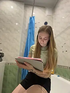 MilaMoone online show from 04.13.26