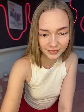 MilaMoone online show from 04.19.26