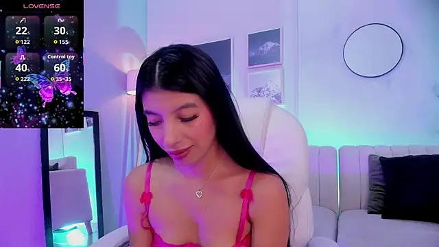 Tiffany Low online show from 11.02.25