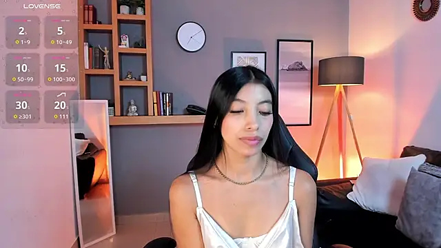 Tiffany Low online show from 04.05.26