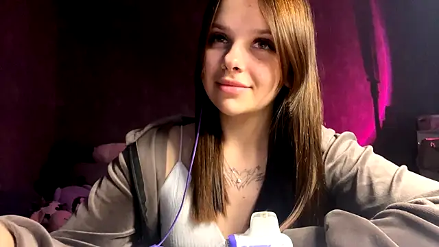 Snapshot of Vickypiki chatting on 09.27.25 Vickypiki online show from 09.27.25