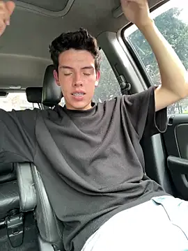 Snapshot of mattebret11 chatting on 10.28.25 mattebret11 online show from 10.28.25