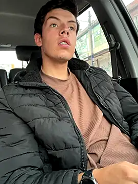 Snapshot of mattebret11 chatting on 10.30.25 mattebret11 online show from 10.30.25