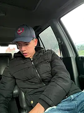 Snapshot of mattebret11 chatting on 11.04.25 mattebret11 online show from 11.04.25