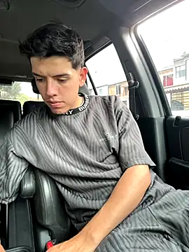 Snapshot of mattebret11 chatting on 11.05.25 mattebret11 online show from 11.05.25