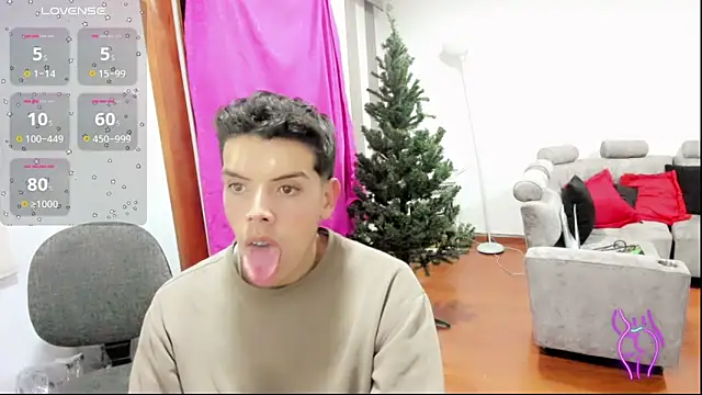 Snapshot of mattebret11 chatting on 11.08.25 mattebret11 online show from 11.08.25