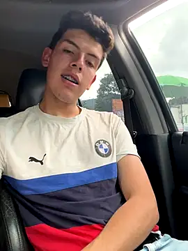 Snapshot of mattebret11 chatting on 11.12.25 mattebret11 online show from 11.12.25