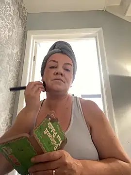 Snapshot of PoppyPrincessxox chatting on 09.24.25 PoppyPrincessxox online show from 09.24.25