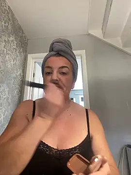 Snapshot of PoppyPrincessxox chatting on 10.28.25 PoppyPrincessxox online show from 10.28.25