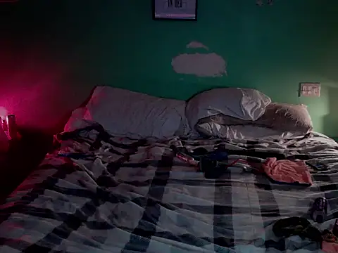 Snapshot of versatilevortex chatting on 10.03.25 versatilevortex online show from 10.03.25