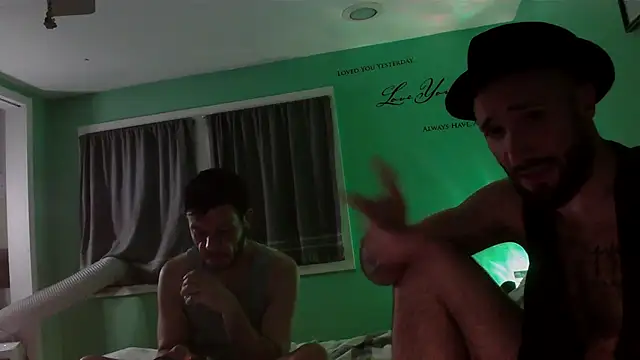 Snapshot of versatilevortex chatting on 10.04.25 versatilevortex online show from 10.04.25