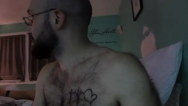 Snapshot of versatilevortex chatting on 10.05.25 versatilevortex online show from 10.05.25