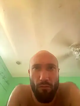 Snapshot of versatilevortex chatting on 10.05.25 versatilevortex online show from 10.05.25