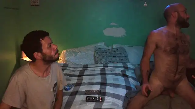 Snapshot of versatilevortex chatting on 10.12.25 versatilevortex online show from 10.12.25