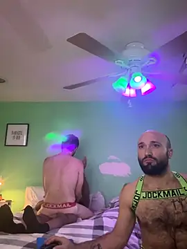 Snapshot of versatilevortex chatting on 10.12.25 versatilevortex online show from 10.12.25