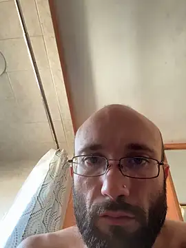 Snapshot of versatilevortex chatting on 10.18.25 versatilevortex online show from 10.18.25