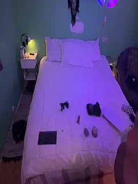 Snapshot of versatilevortex chatting on 10.20.25 versatilevortex online show from 10.20.25