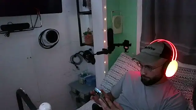 Snapshot of versatilevortex chatting on 11.24.25 versatilevortex online show from 11.24.25