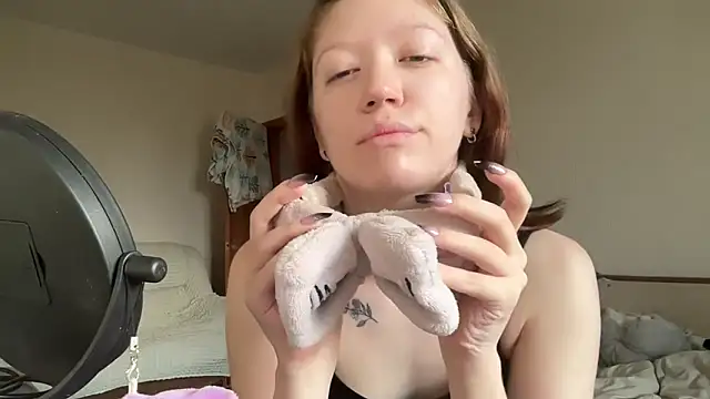 Snapshot of MargarettNewbie chatting on 09.22.25 MargarettNewbie online show from 09.22.25