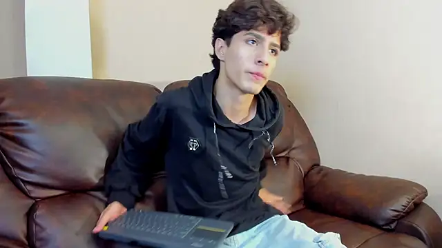 Snapshot of Xam_Collen chatting on 11.14.25 Xam Collen online show from 11.14.25