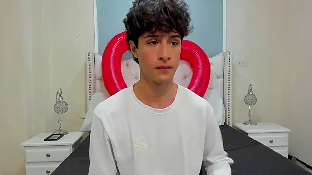 Snapshot of Xam_Collen chatting on 11.26.25 Xam Collen online show from 11.26.25