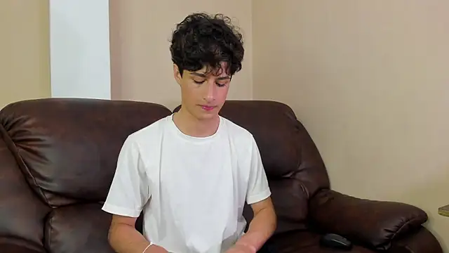 Snapshot of Xam_Collen chatting on 11.27.25 Xam Collen online show from 11.27.25