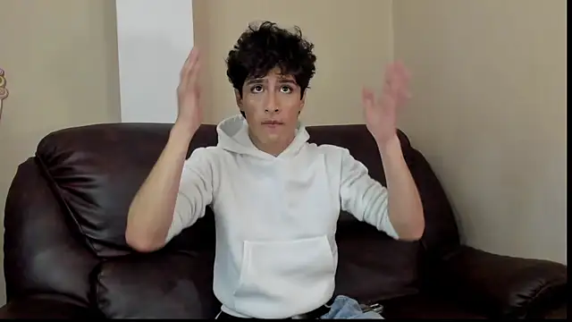 Snapshot of Xam_Collen chatting on 11.30.25 Xam Collen online show from 11.30.25