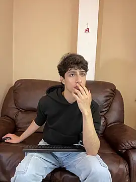 Snapshot of Xam_Collen chatting on 12.15.25 Xam Collen online show from 12.15.25