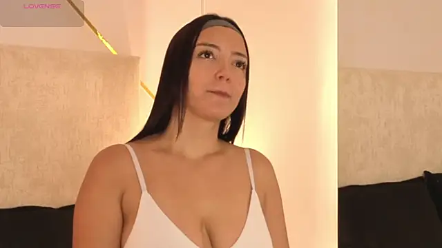 Megan-8 online show from 04.18.26