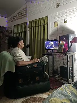 Snapshot of sky-wolves chatting on 09.16.25 sky-wolves online show from 09.16.25