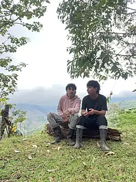 Snapshot of sky-wolves chatting on 10.03.25 sky-wolves online show from 10.03.25