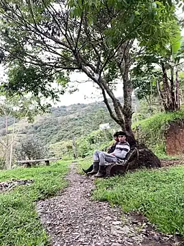 Snapshot of sky-wolves chatting on 11.08.25 sky-wolves online show from 11.08.25