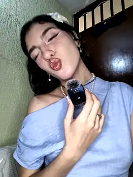 Emily-hottson online show from 10.17.25