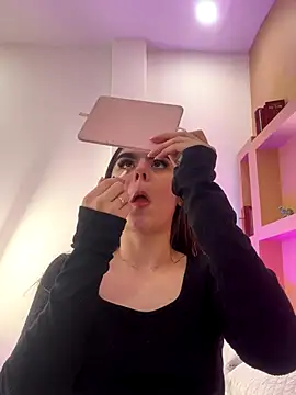 Snapshot of SofiaFontaiine chatting on 10.25.25 SofiaFontaiine online show from 10.25.25