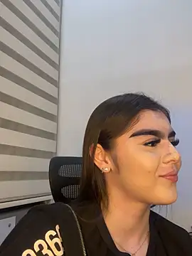 Snapshot of SofiaFontaiine chatting on 11.20.25 SofiaFontaiine online show from 11.20.25