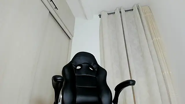 Biscuit oliva online show from 04.15.26