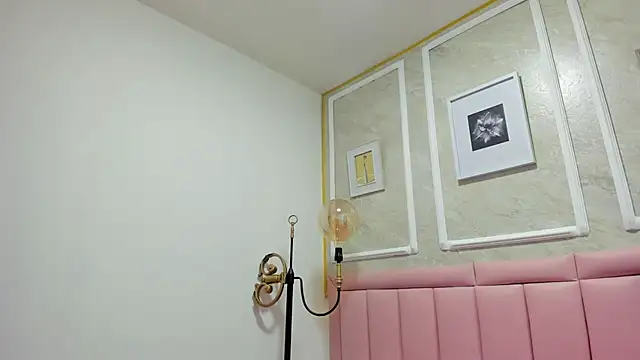 HoollyHendrix online show from 12.01.25