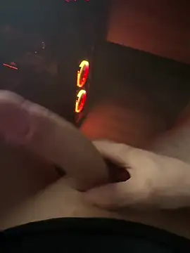 Snapshot of jstntz chatting on 12.18.25 jstntz online show from 12.18.25