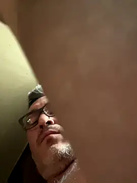 Snapshot of countryboi2002 chatting on 09.16.25 countryboi2002 online show from 09.16.25