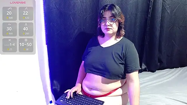 Snapshot of Roxy_f_w chatting on 11.07.25 Roxy f w online show from 11.07.25