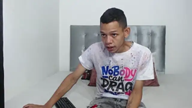 Snapshot of dylandevilx chatting on 10.29.25 dylandevilx online show from 10.29.25