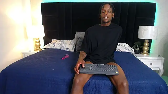 Snapshot of SkylerBigxxx chatting on 06.05.26 SkylerBigxxx online show from 06.05.26