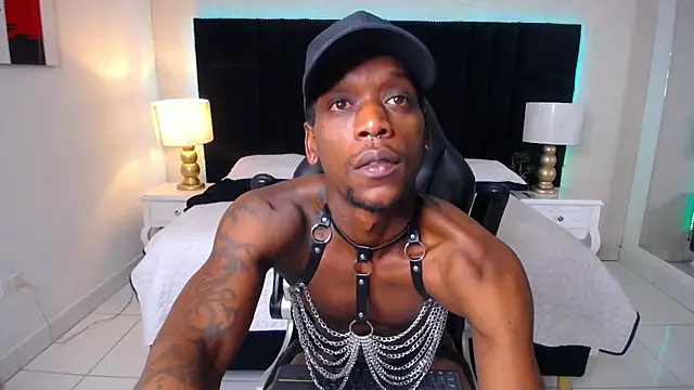 Snapshot of SkylerBigxxx chatting on 06.10.26 SkylerBigxxx online show from 06.10.26