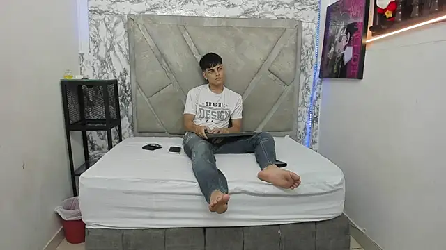 Logan Jhonson online show from 10.24.25