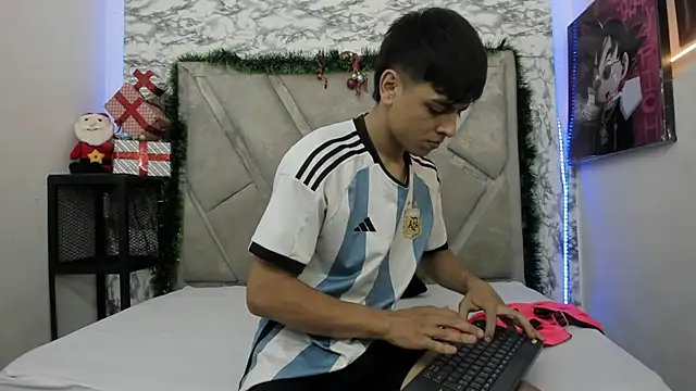 Logan Jhonson online show from 11.14.25