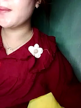 Snapshot of Linksys_nicee chatting on 10.30.25 Linksys nicee online show from 10.30.25