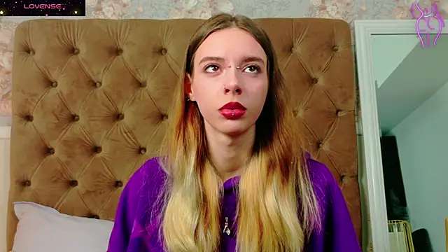 CoraVex online show from 12.04.25