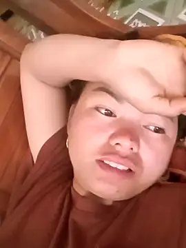 emly-xinh18 online show from 10.28.25