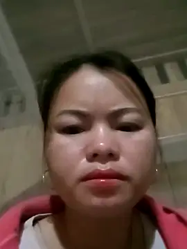 emly-xinh18 online show from 11.20.25