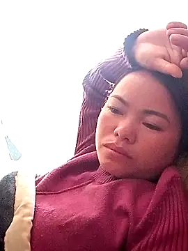 emly-xinh18 online show from 11.21.25